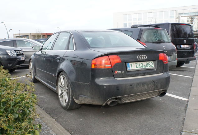 Audi RS4 Sedan