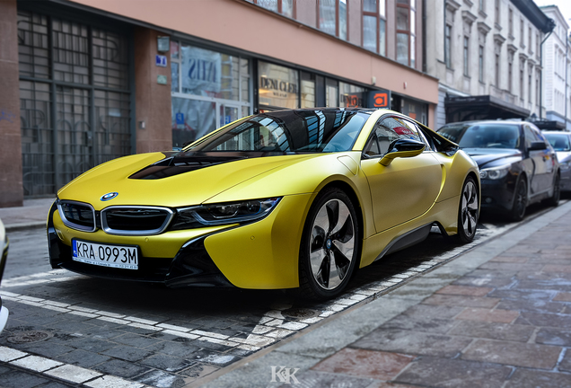 BMW i8 Protonic Frozen Yellow Edition