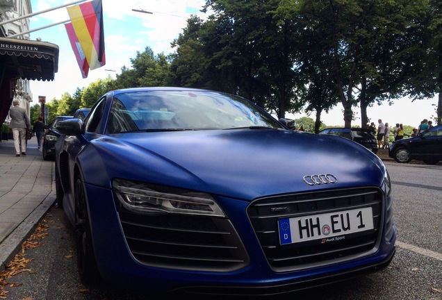 Audi R8 V10 Plus 2013