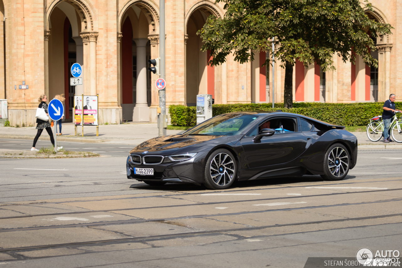 BMW i8