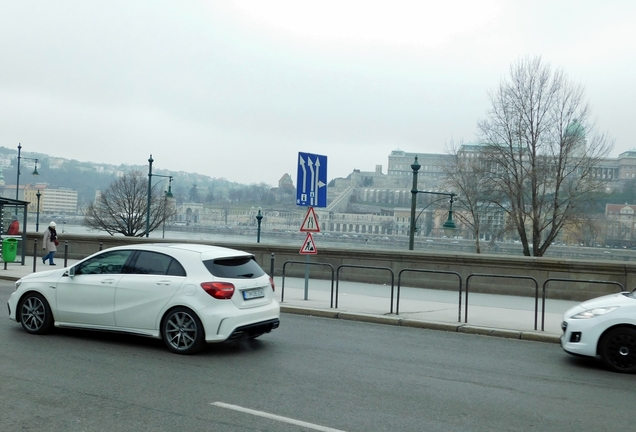 Mercedes-AMG A 45 W176 2015