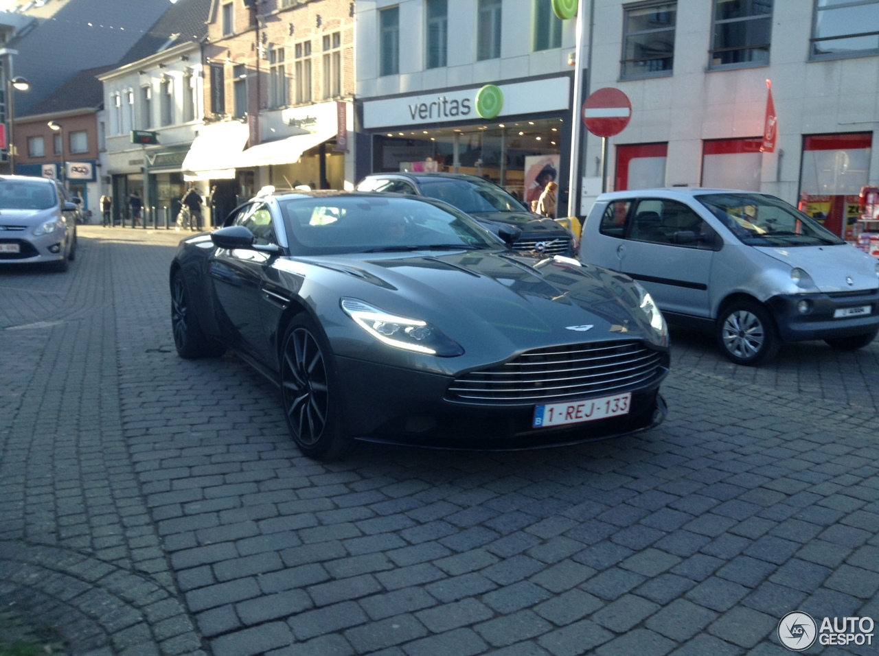 Aston Martin DB11