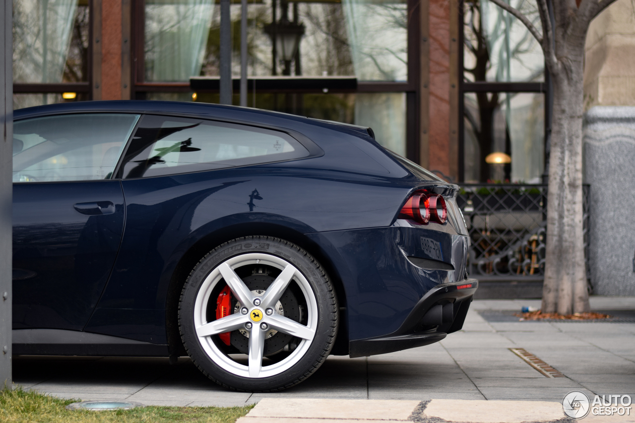 Ferrari GTC4Lusso