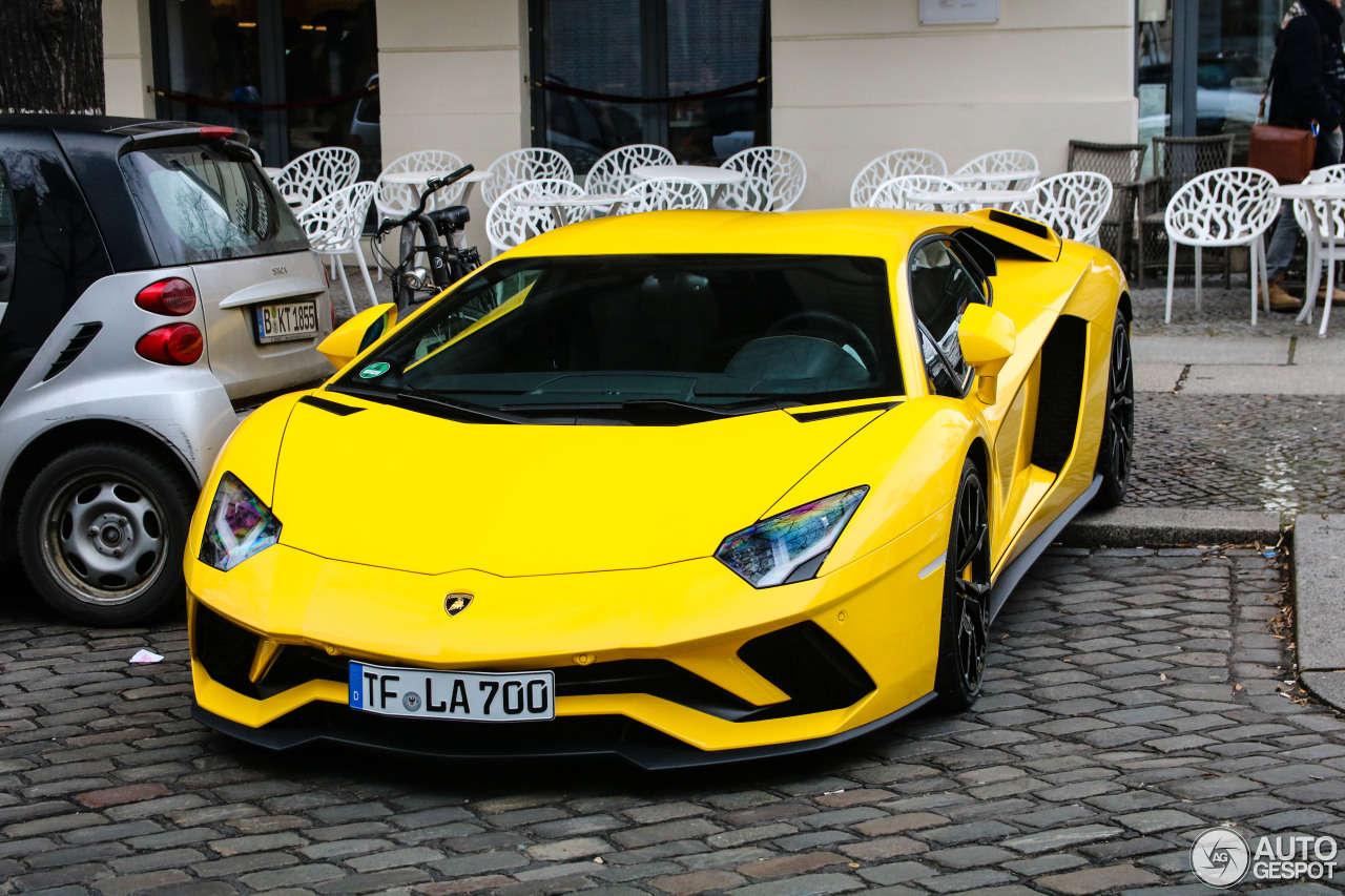 Lamborghini Aventador S LP740-4