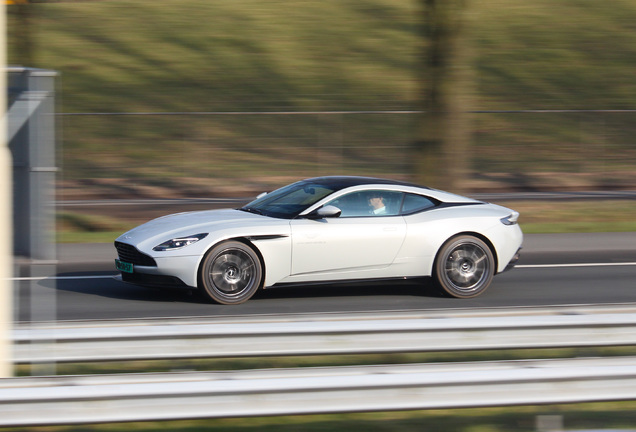 Aston Martin DB11 V8