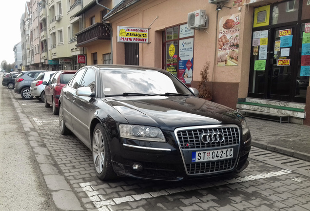 Audi S8 D3