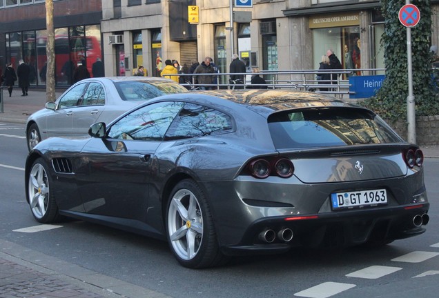 Ferrari GTC4Lusso