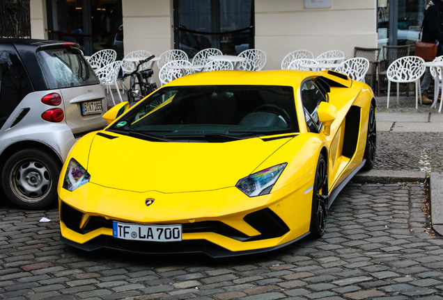 Lamborghini Aventador S LP740-4