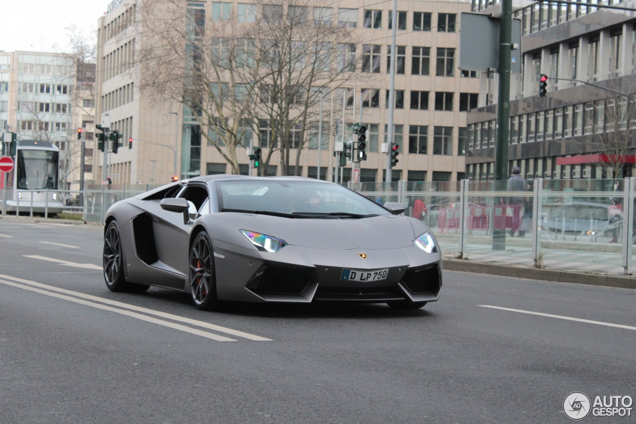 Lamborghini Aventador LP700-4 Roadster