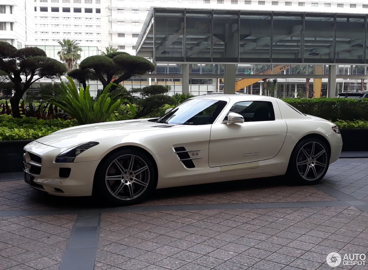 Mercedes-Benz SLS AMG