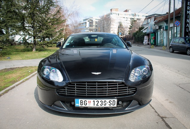 Aston Martin V8 Vantage 2012