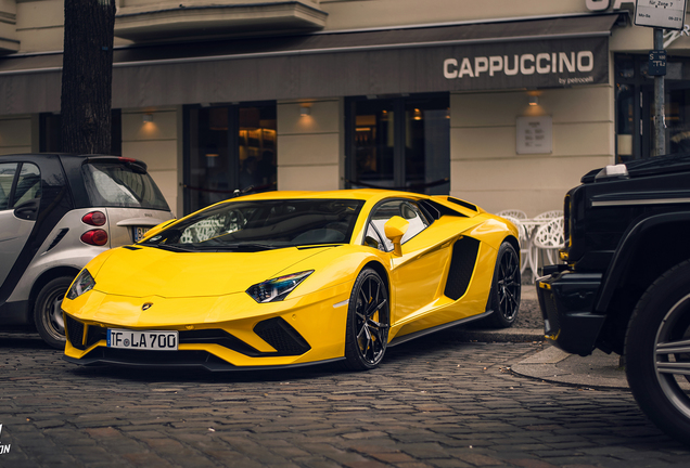 Lamborghini Aventador S LP740-4