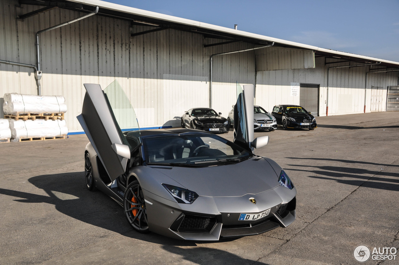 Lamborghini Aventador LP700-4 Roadster