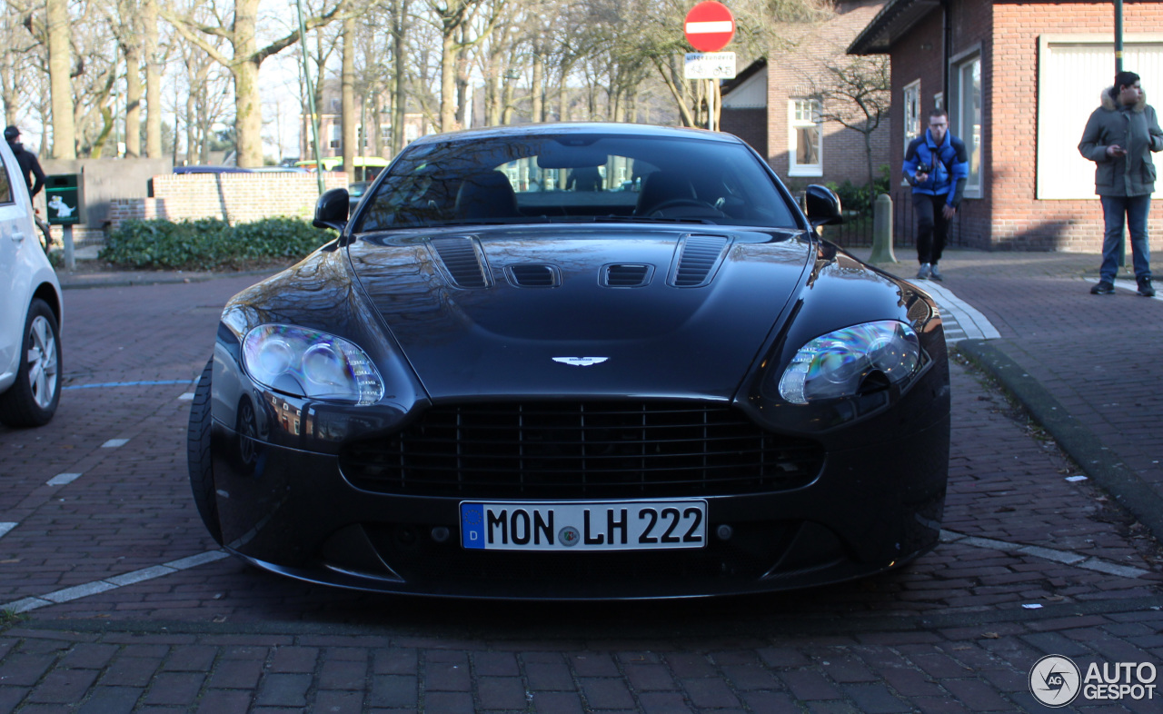 Aston Martin V12 Vantage