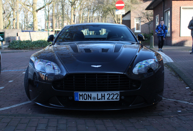 Aston Martin V12 Vantage