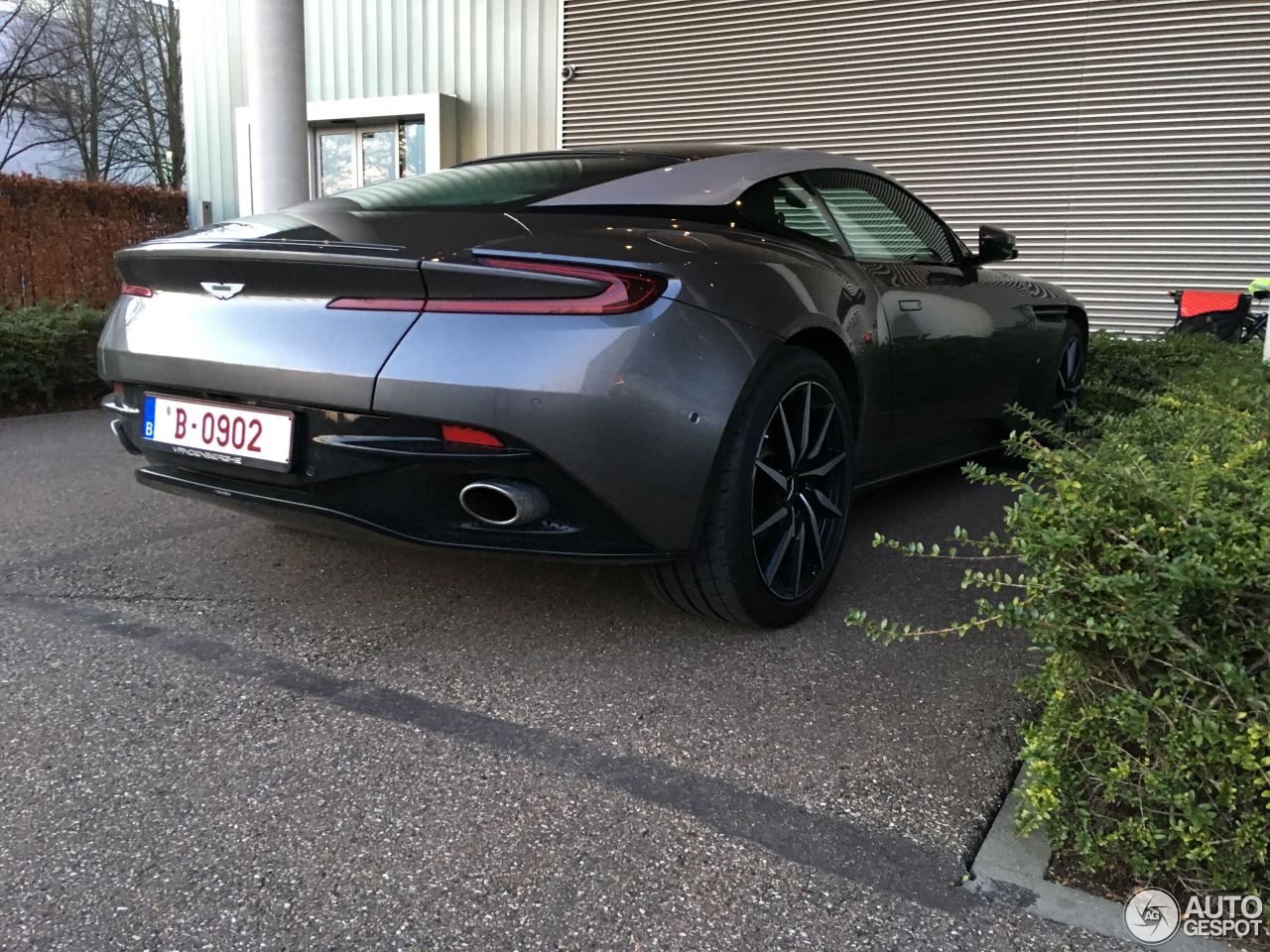 Aston Martin DB11