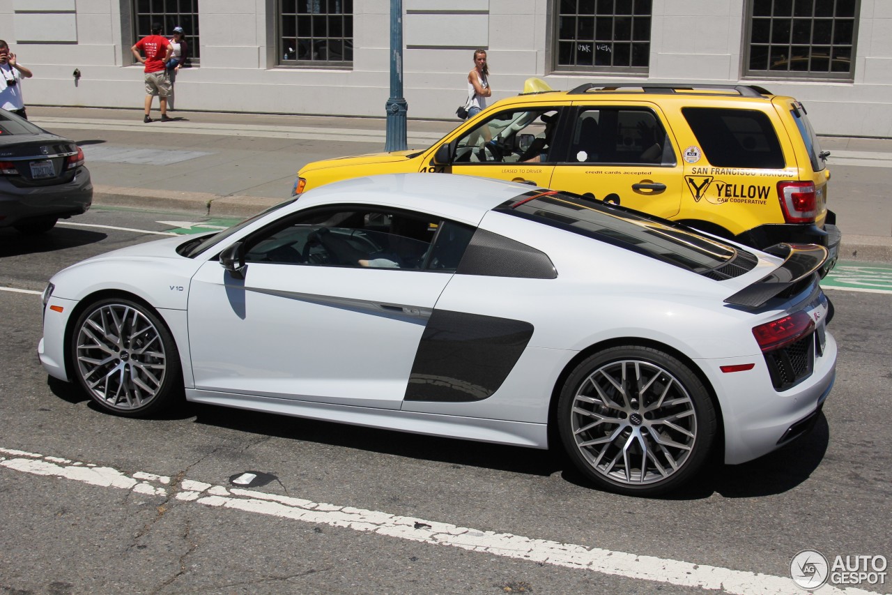 Audi R8 V10 Plus 2015