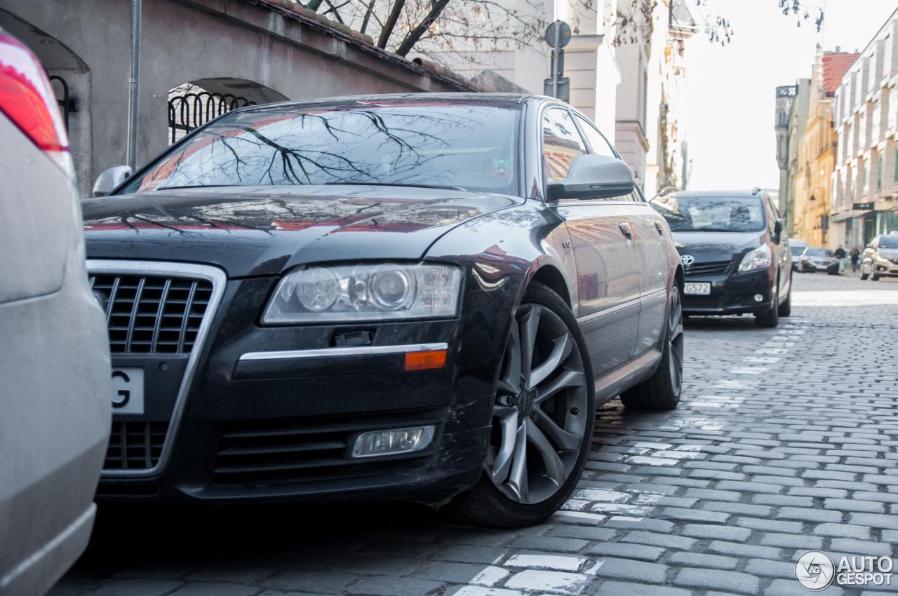 Audi S8 D3