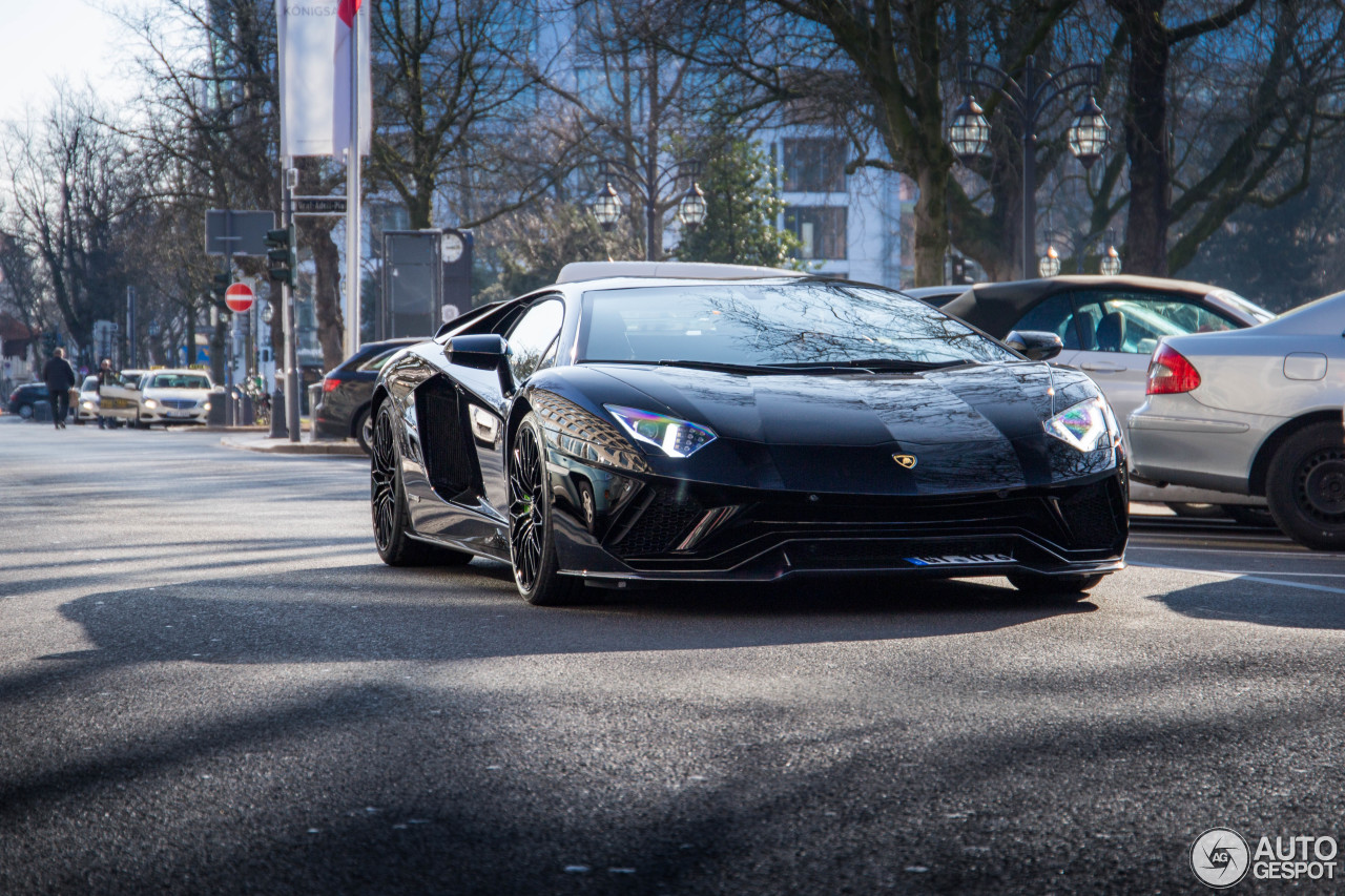 Lamborghini Aventador S LP740-4