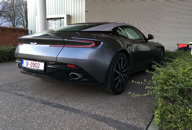 Aston Martin DB11