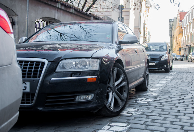 Audi S8 D3