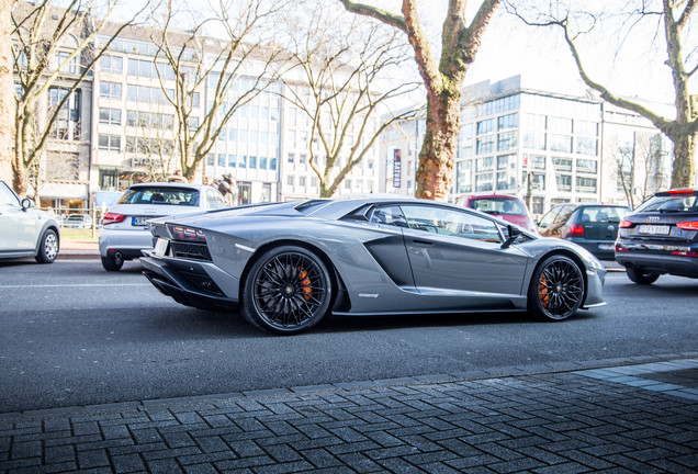 Lamborghini Aventador S LP740-4