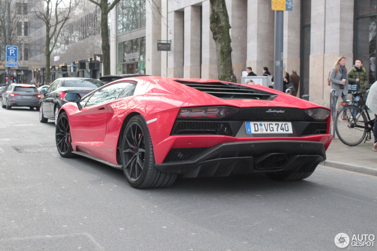 Lamborghini Aventador S LP740-4