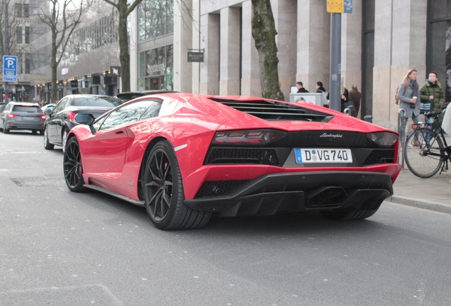 Lamborghini Aventador S LP740-4