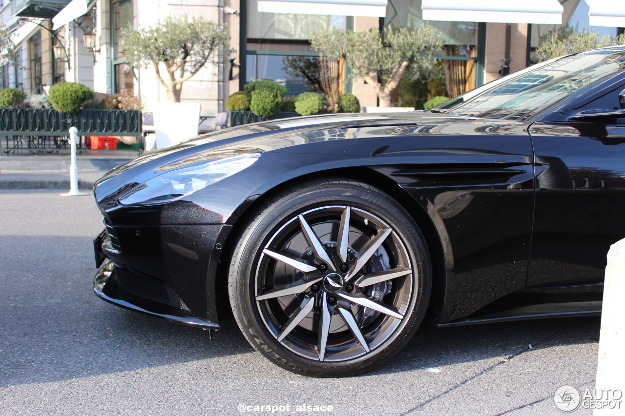 Aston Martin DB11