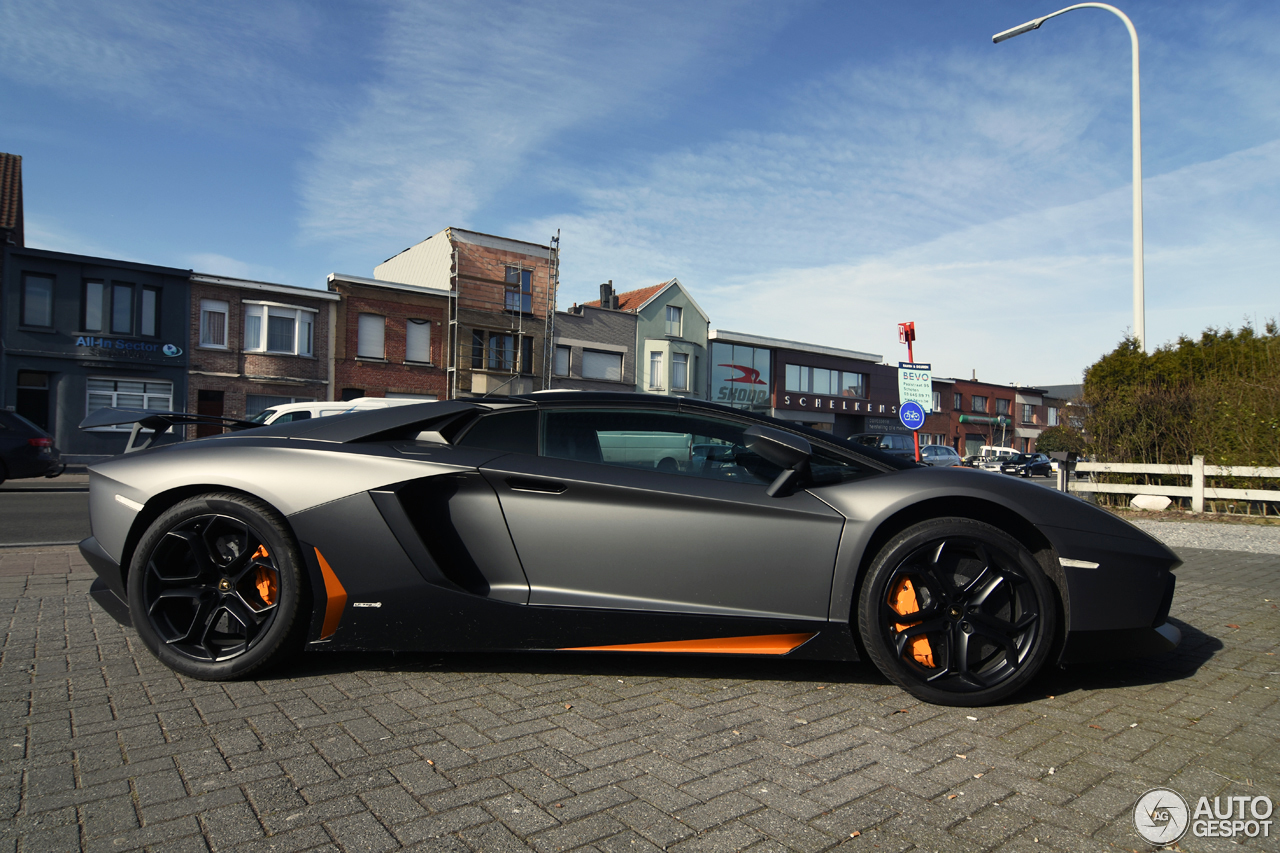 Lamborghini Aventador LP700-4 Roadster