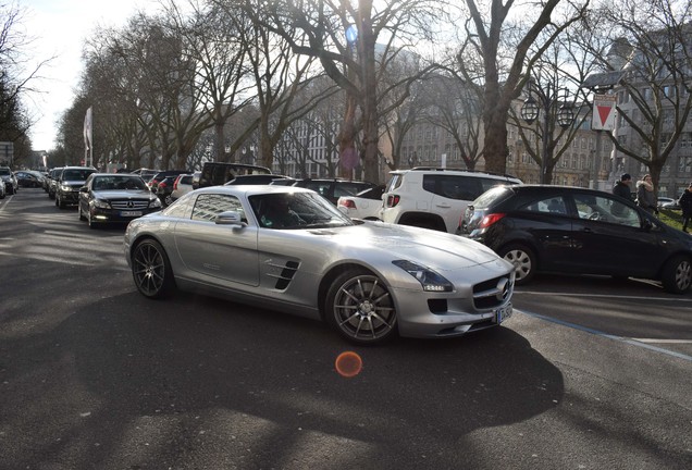 Mercedes-Benz SLS AMG