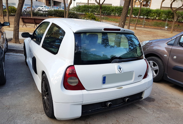 Renault Clio V6