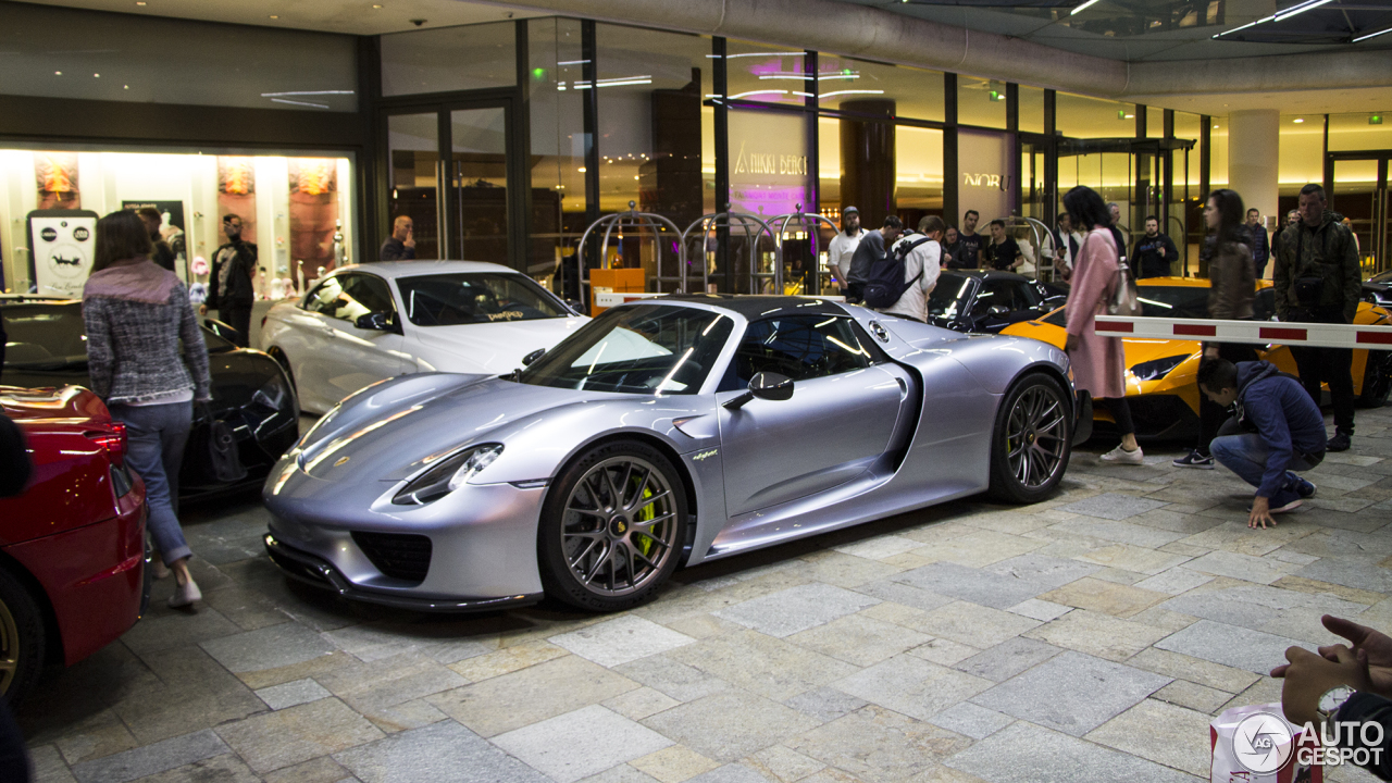 Porsche 918 Spyder Weissach Package