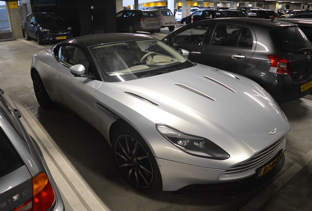 Aston Martin DB11