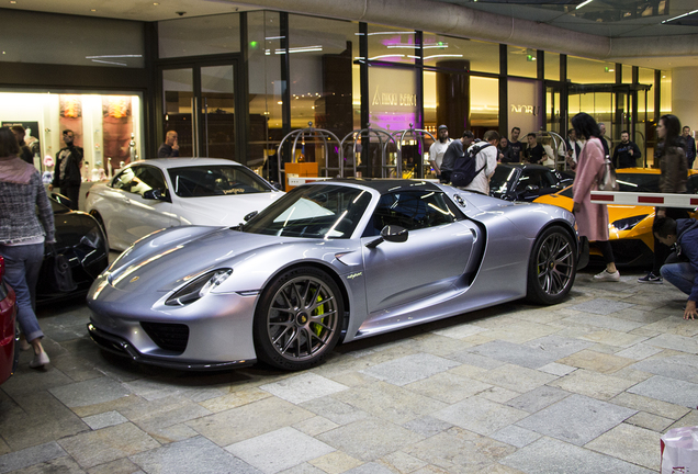 Porsche 918 Spyder Weissach Package