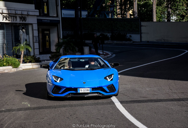 Lamborghini Aventador S LP740-4