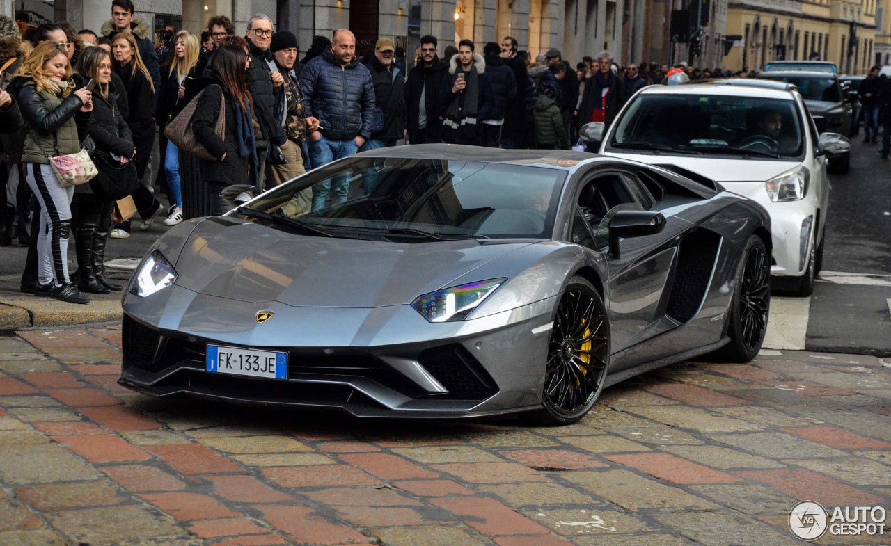 Lamborghini Aventador S LP740-4