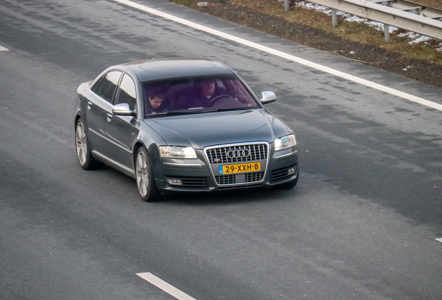 Audi S8 D3