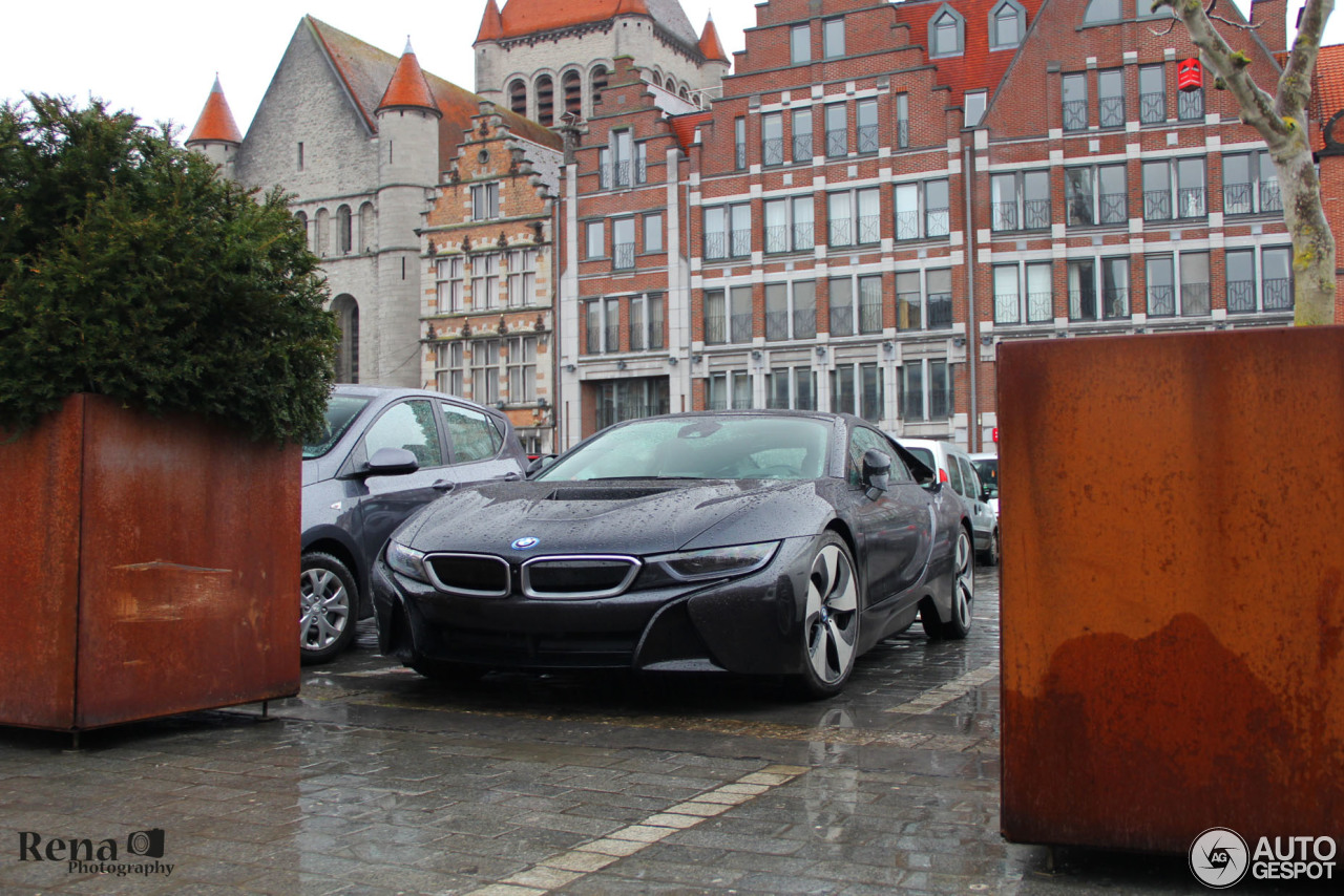 BMW i8