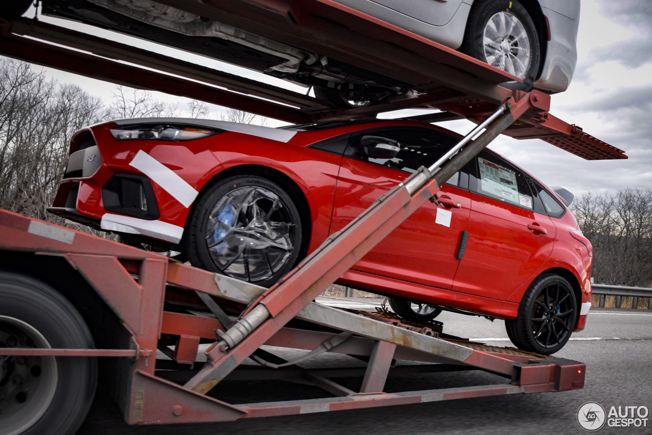 Ford Focus RS 2015 Race Red Edition 2018