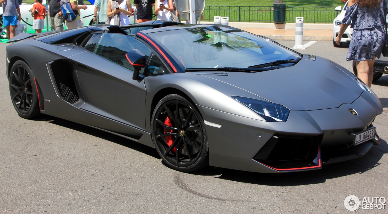 Lamborghini Aventador LP700-4 Roadster Pirelli Edition