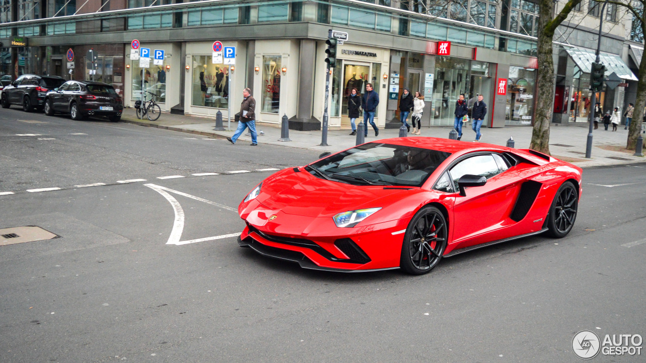 Lamborghini Aventador S LP740-4