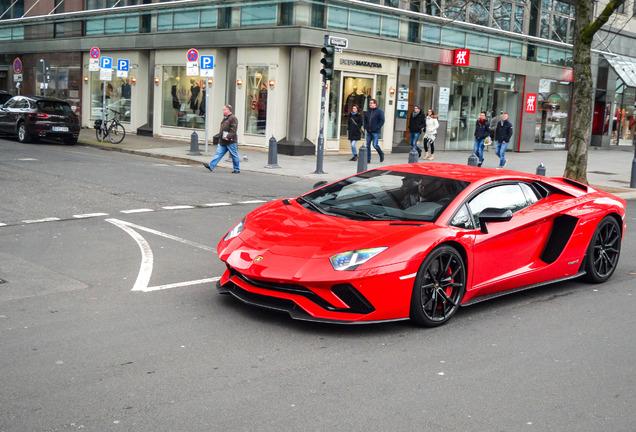 Lamborghini Aventador S LP740-4