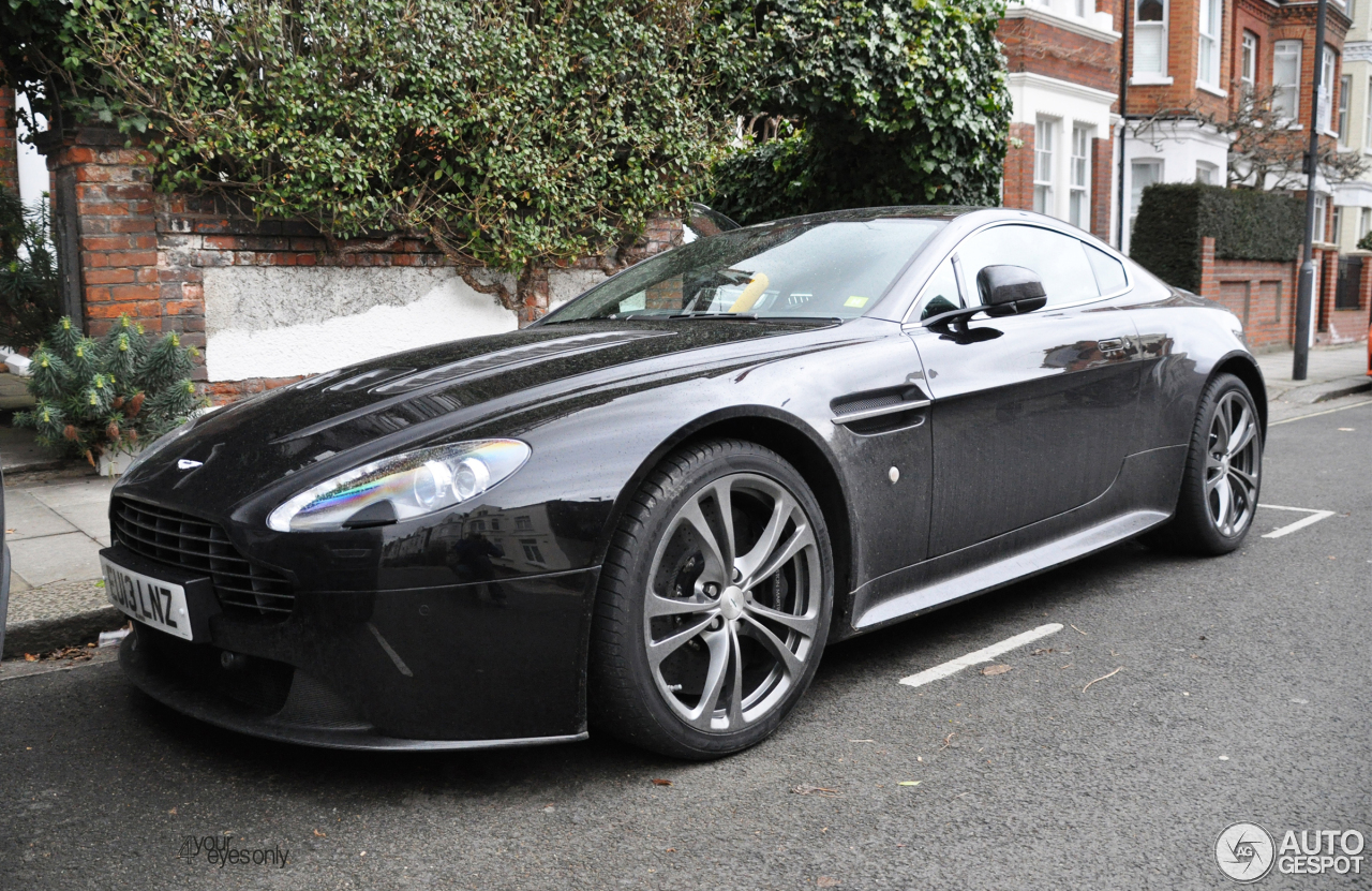 Aston Martin V12 Vantage