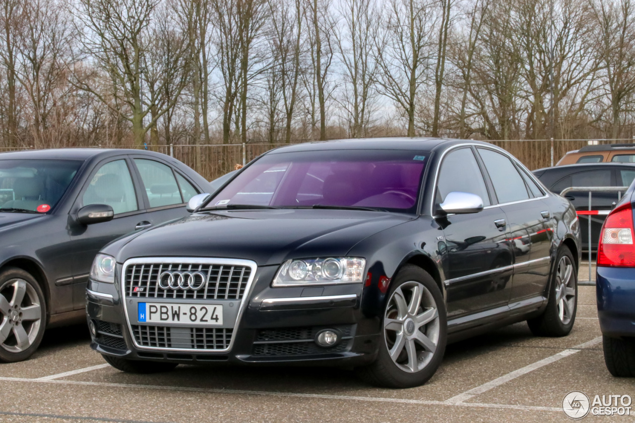 Audi S8 D3