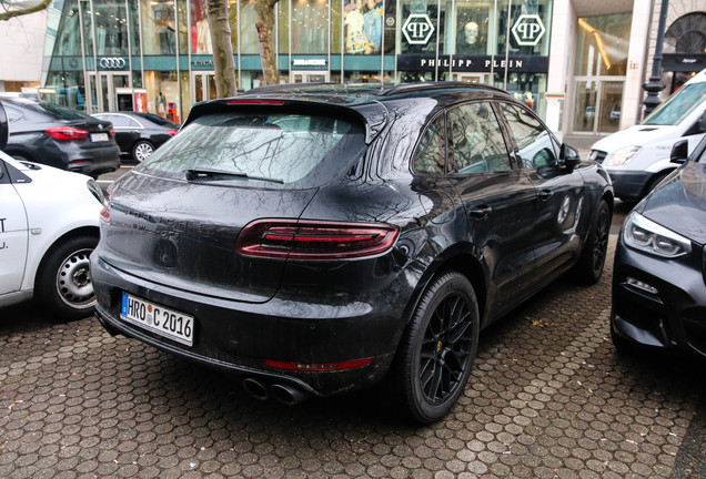 Porsche 95B Macan GTS