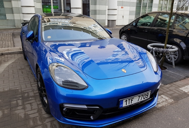 Porsche 971 Panamera Turbo