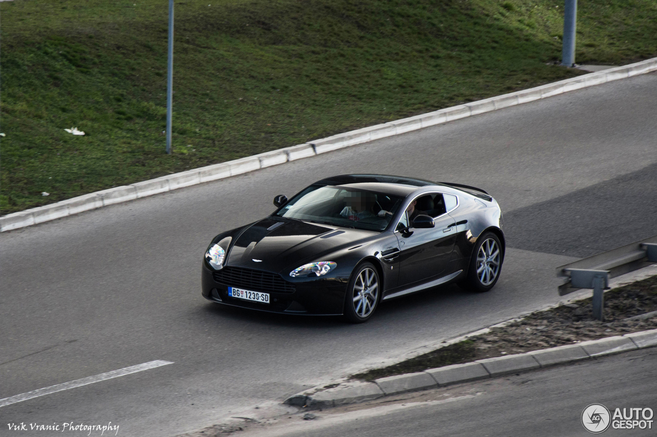 Aston Martin V8 Vantage 2012