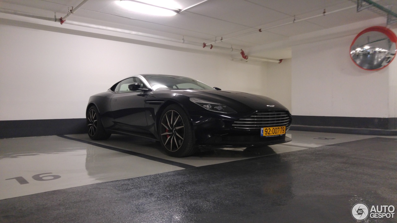 Aston Martin DB11