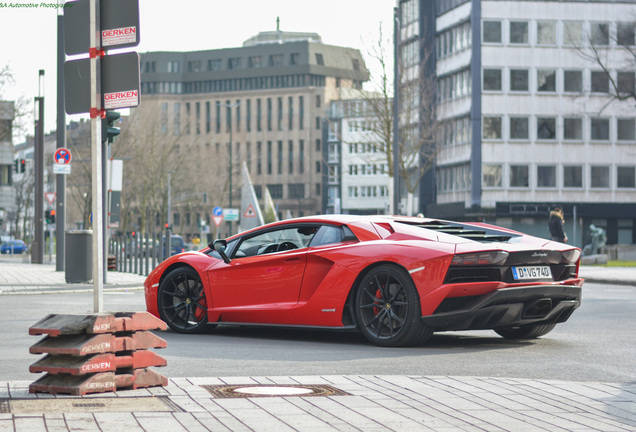 Lamborghini Aventador S LP740-4